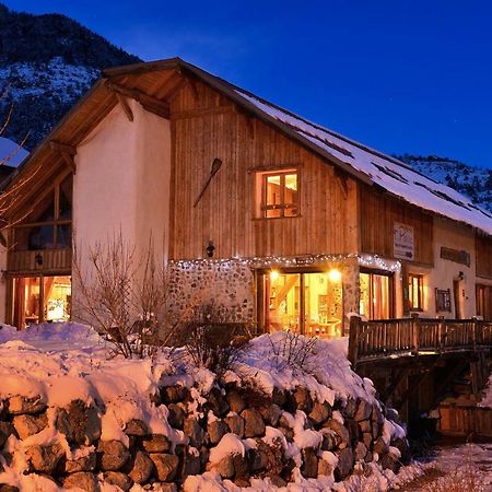 Chambres D'Hote Le Brin De Paille Saint-Martin-de-Queyrieres Luaran gambar