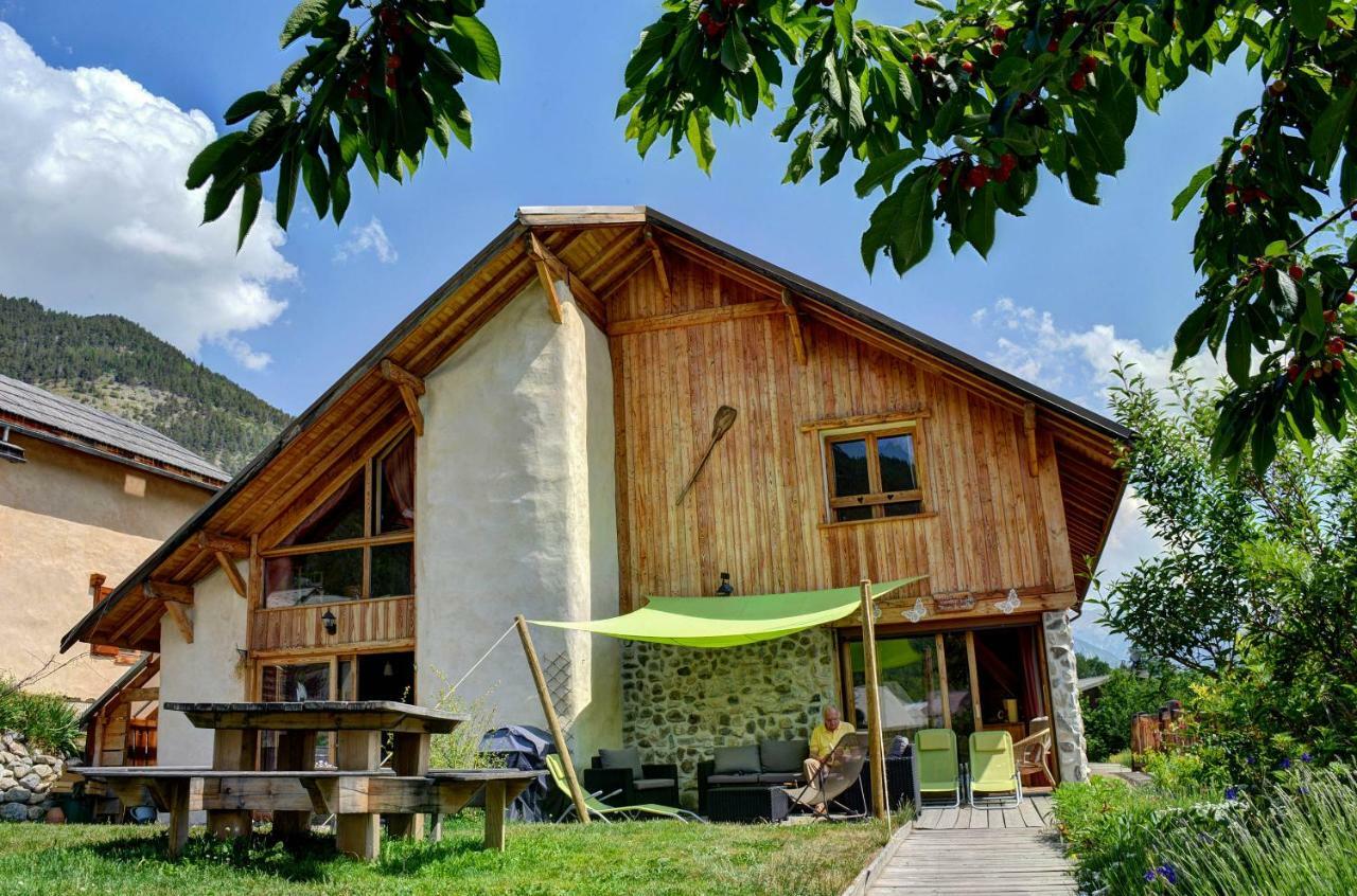 Chambres D'Hote Le Brin De Paille Saint-Martin-de-Queyrieres Luaran gambar