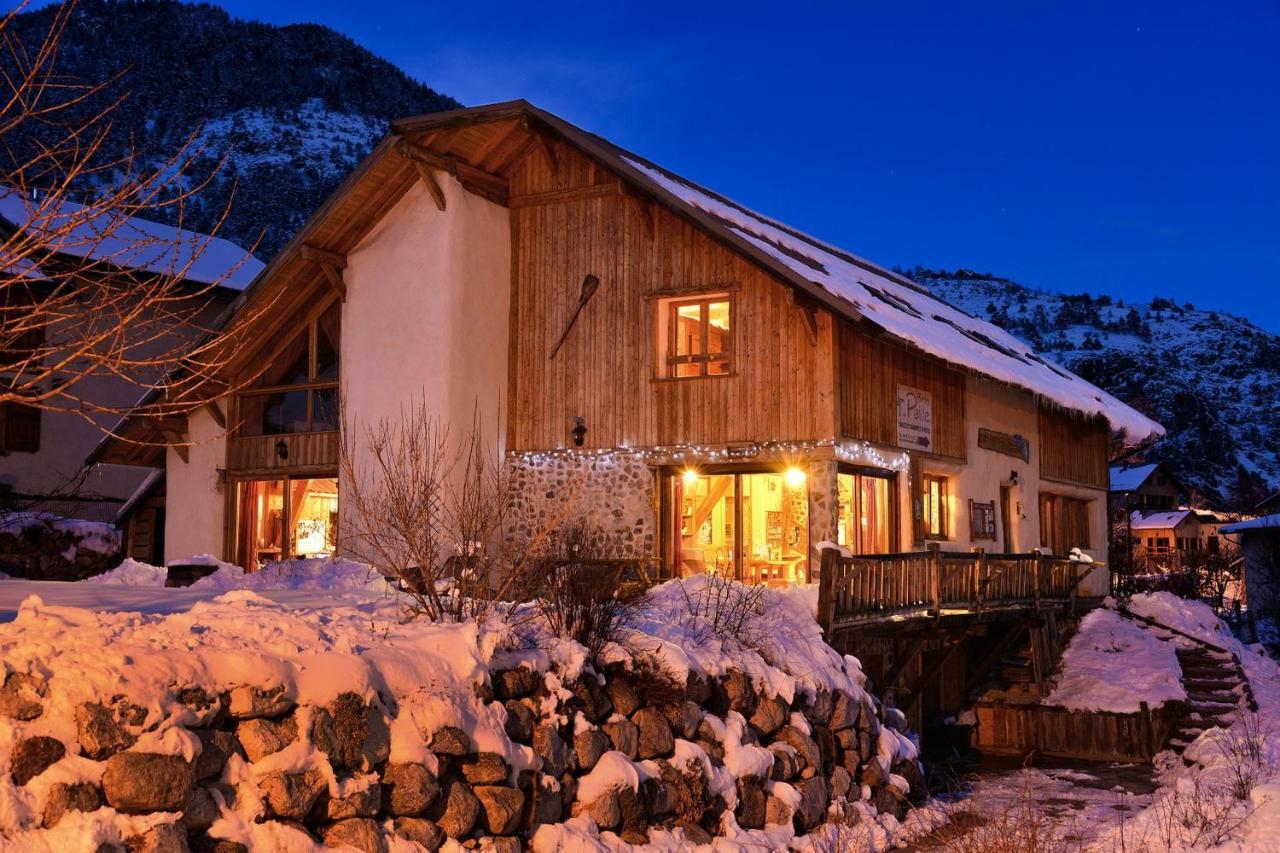 Chambres D'Hote Le Brin De Paille Saint-Martin-de-Queyrieres Luaran gambar